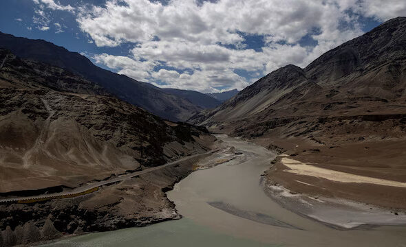 ladakh_chillingroad1 (1)